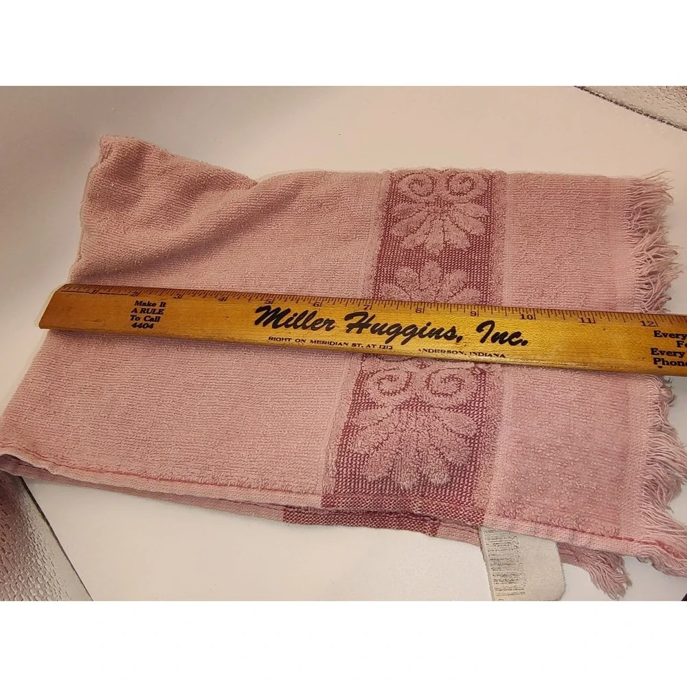VTG Cannon Monticello Santa Cruz Hand Towel Pink Sculpted Fringe USA
